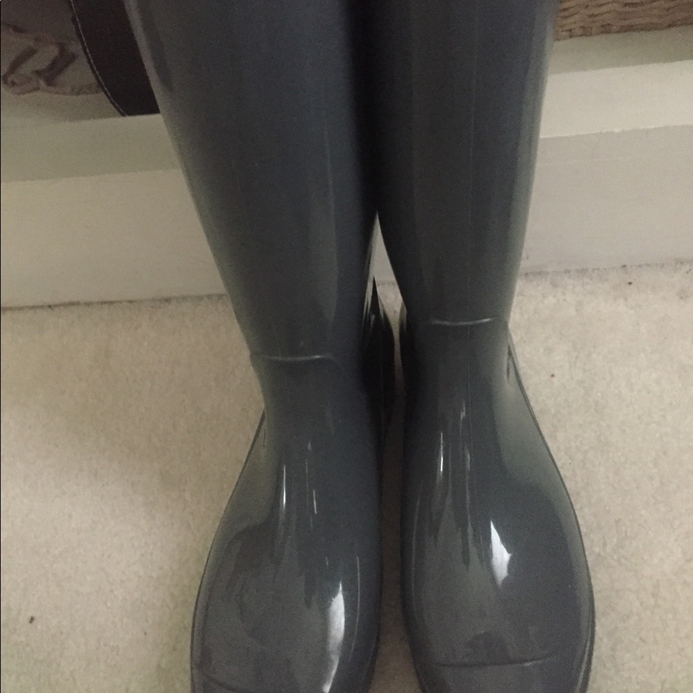 Billion rain boots